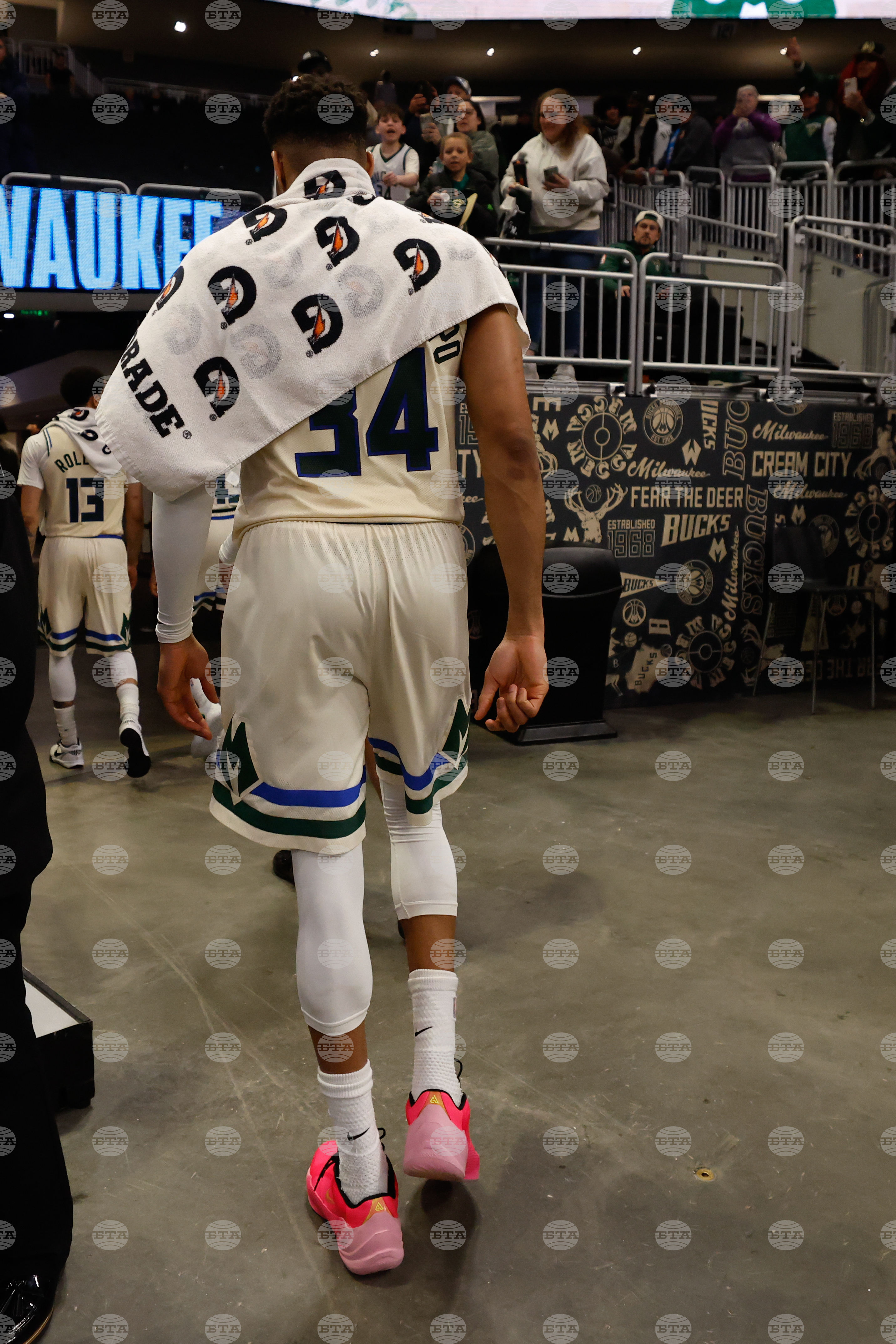 Hawks Bucks Basketball