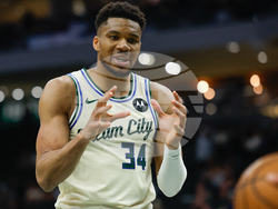 Hawks Bucks Basketball