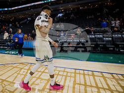 Hawks Bucks Basketball