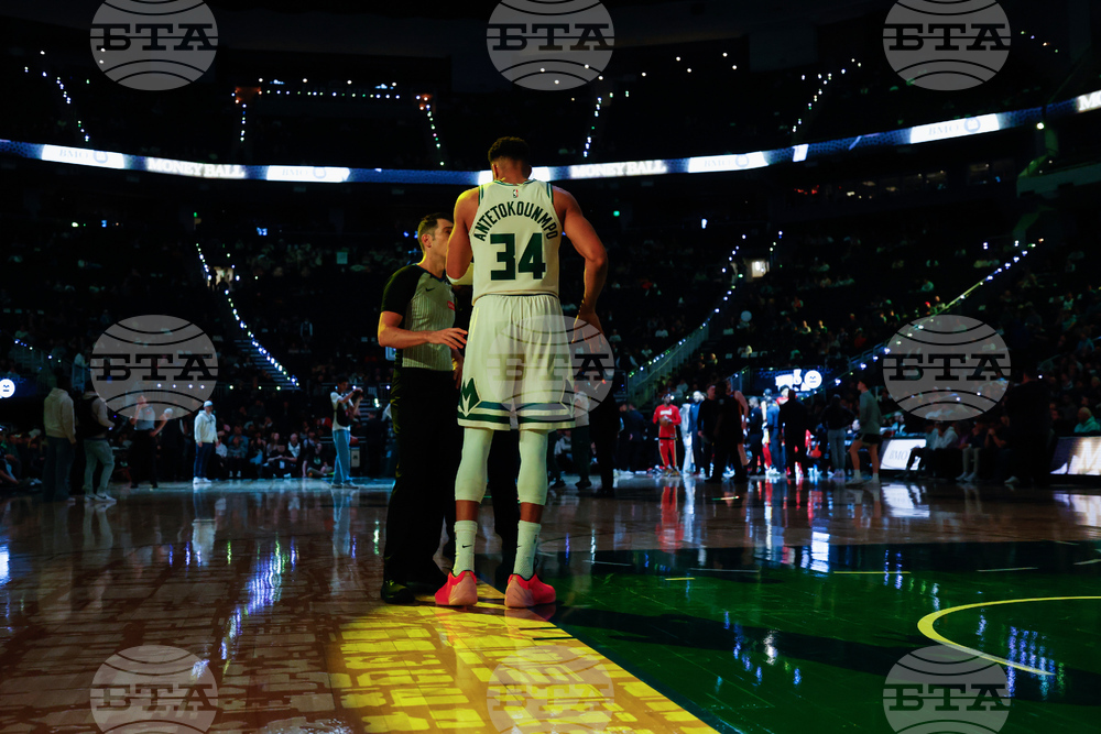 Hawks Bucks Basketball