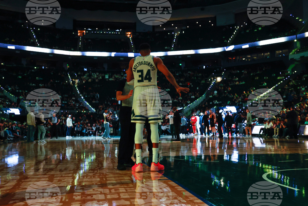 Hawks Bucks Basketball