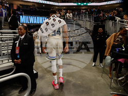 Hawks Bucks Basketball