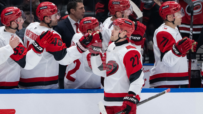 Николай Елерс отбеляза хеттрик при победа на Каролина Хърикейнс срещу Ванкувър Канъкс в НХЛ