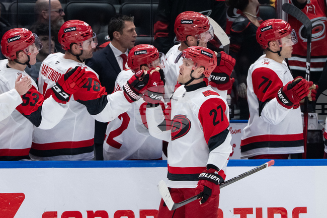 Николай Елерс отбеляза хеттрик при победа на Каролина Хърикейнс срещу Ванкувър Канъкс в НХЛ