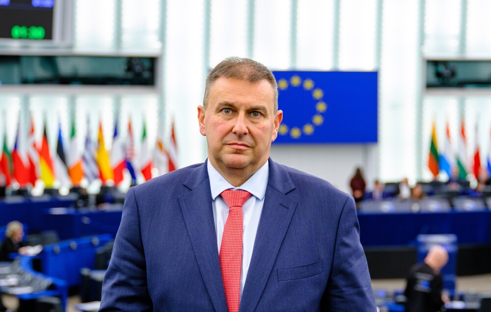 Емил Радев към ЕК: Какви мерки се предвиждат срещу нов миграционен натиск след ескалацията в Близкия изток