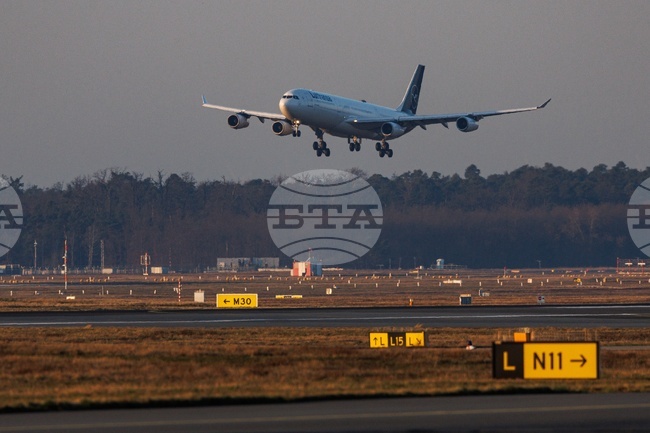 Стотици пътници от круизни кораби пристигат в Германия с евакуационни полети от Близкия изток