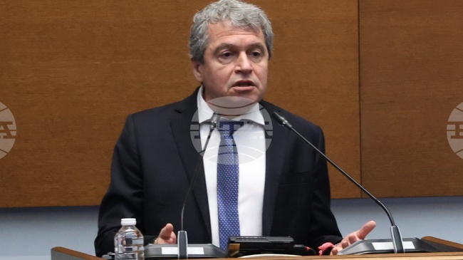 "Има такъв народ" призова президента Илияна Йотова да поиска оставката на служебния министър на вътрешните работи Емил Дечев