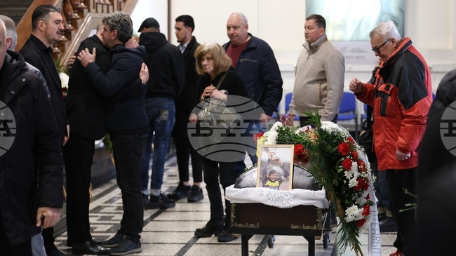 Десетки изпратиха легендарния вратар Георги Велинов в последния му път