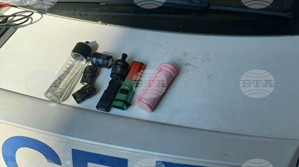 Полицаи задържаха 18-годишен младеж в двора на шуменско училище за притежание на наркотични вещества