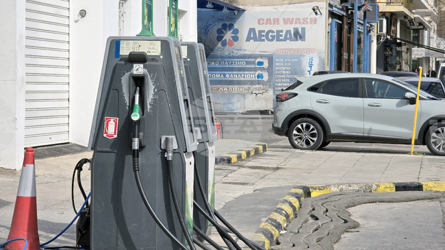 От утре в Гърция влиза в сила извънредна субсидия от 20 евроцента за дизеловото гориво