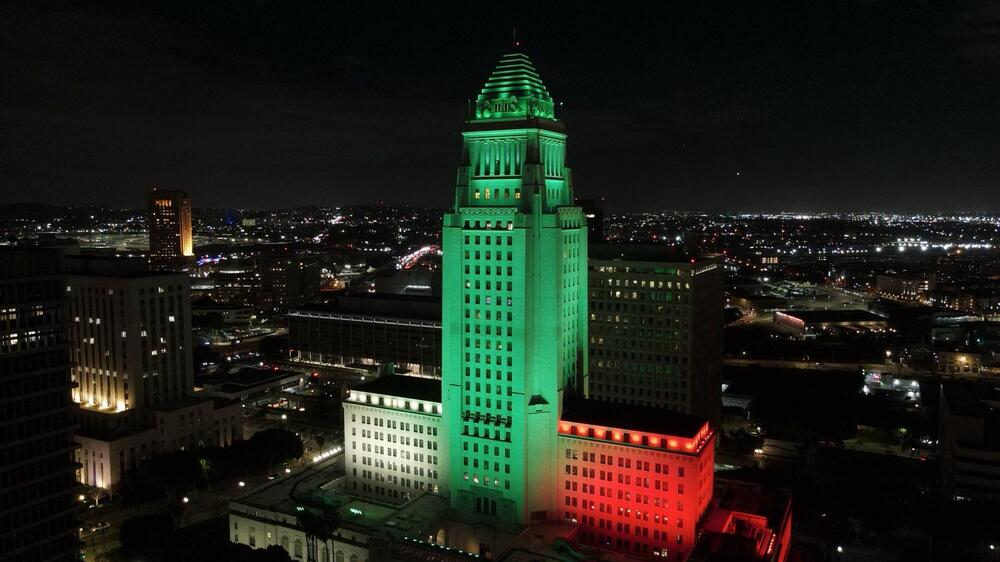 Сградата на общината на Лос Анджелис бе осветена в цветовете на българския трибагреник за Трети март