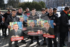 Протест срещу президента на Българската федерация по вдигане на тежести Стефан Ботев