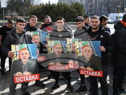 Протест срещу президента на Българската федерация по вдигане на тежести Стефан Ботев