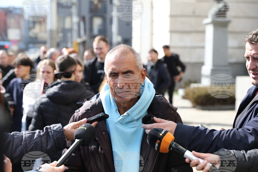 Протест срещу президента на Федерацията по вдигане на тежести Стефан Ботев