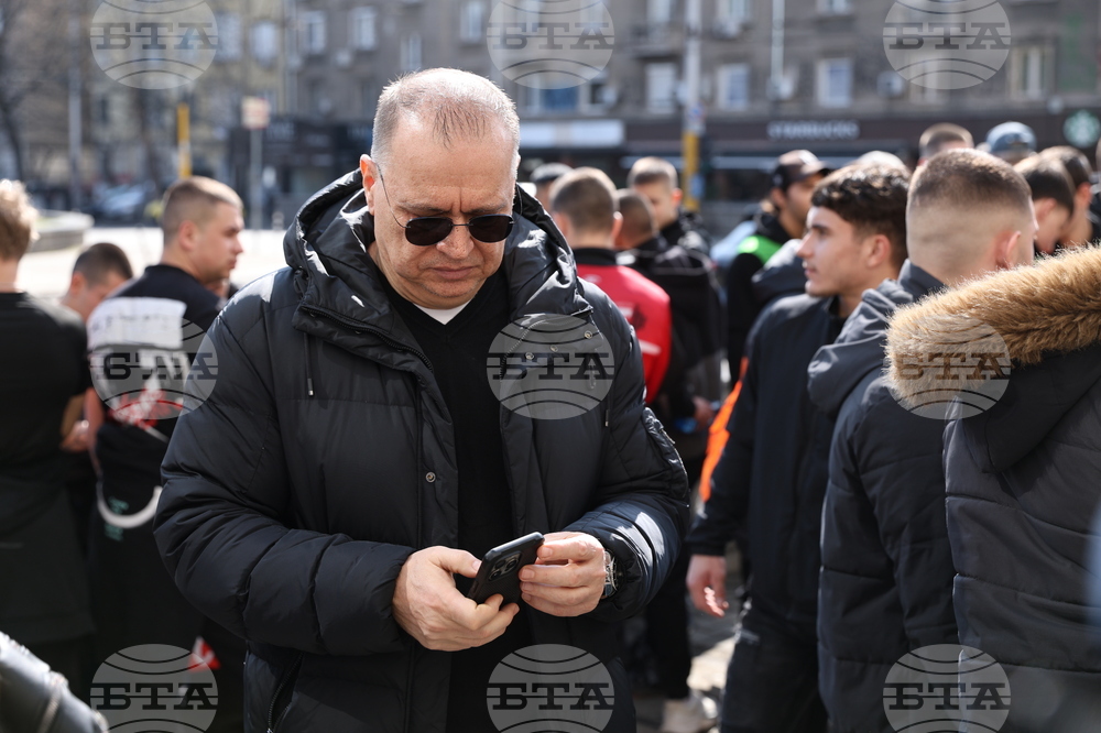 Протест срещу президента на Федерацията по вдигане на тежести Стефан Ботев