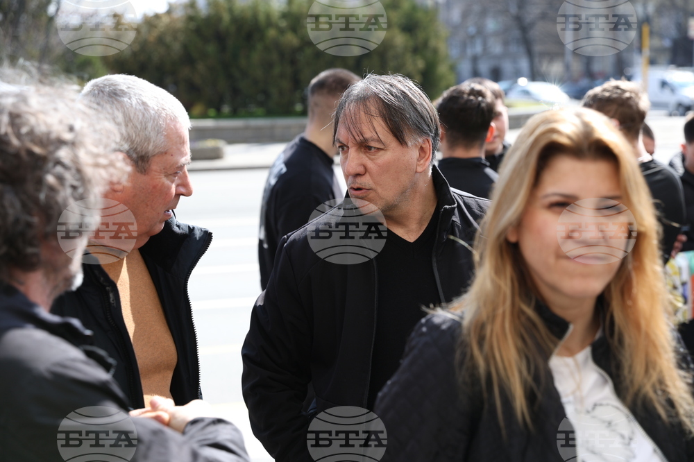 Протест срещу президента на Федерацията по вдигане на тежести Стефан Ботев