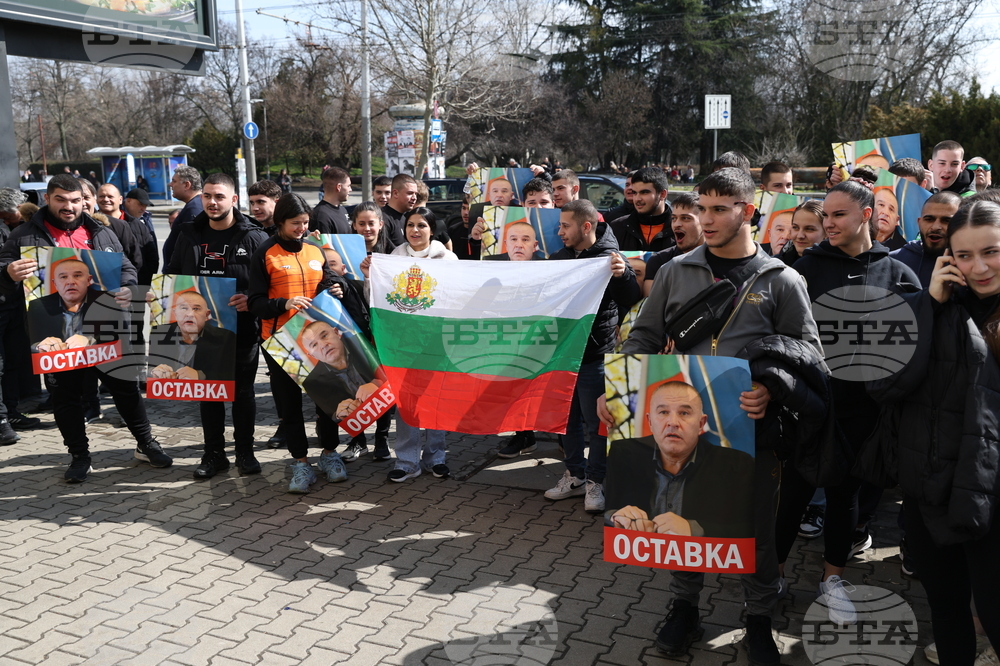 Протест срещу президента на Федерацията по вдигане на тежести Стефан Ботев