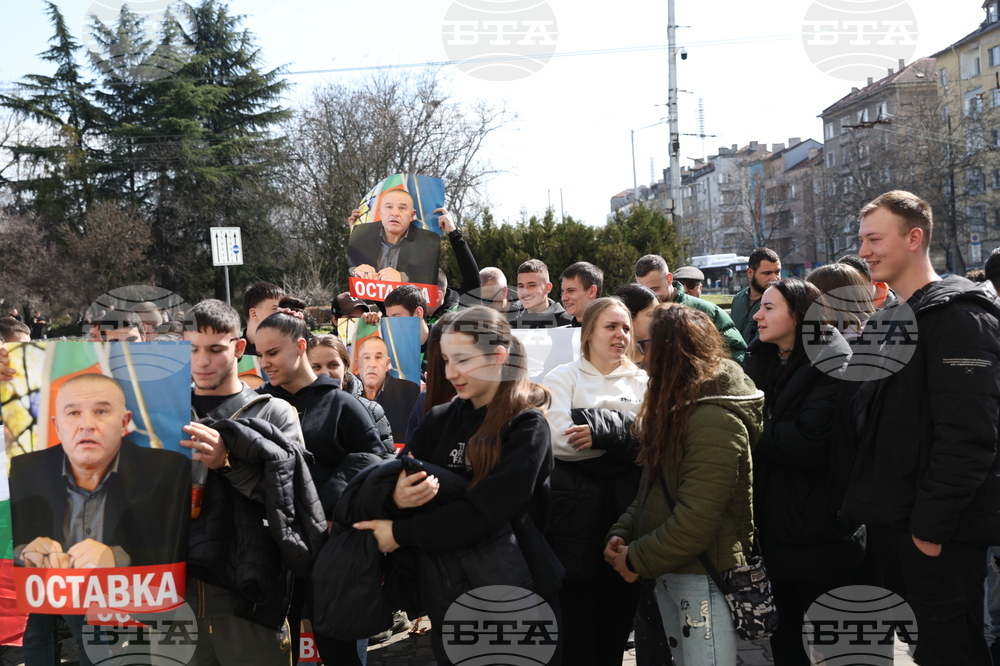 Протест срещу президента на Федерацията по вдигане на тежести Стефан Ботев