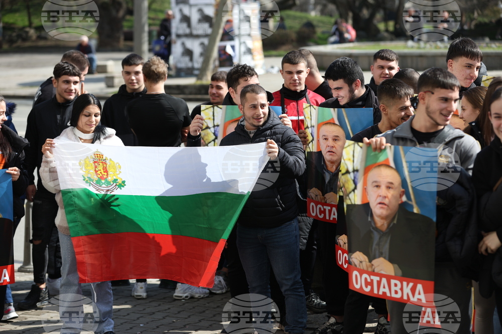 Протест срещу президента на Федерацията по вдигане на тежести Стефан Ботев
