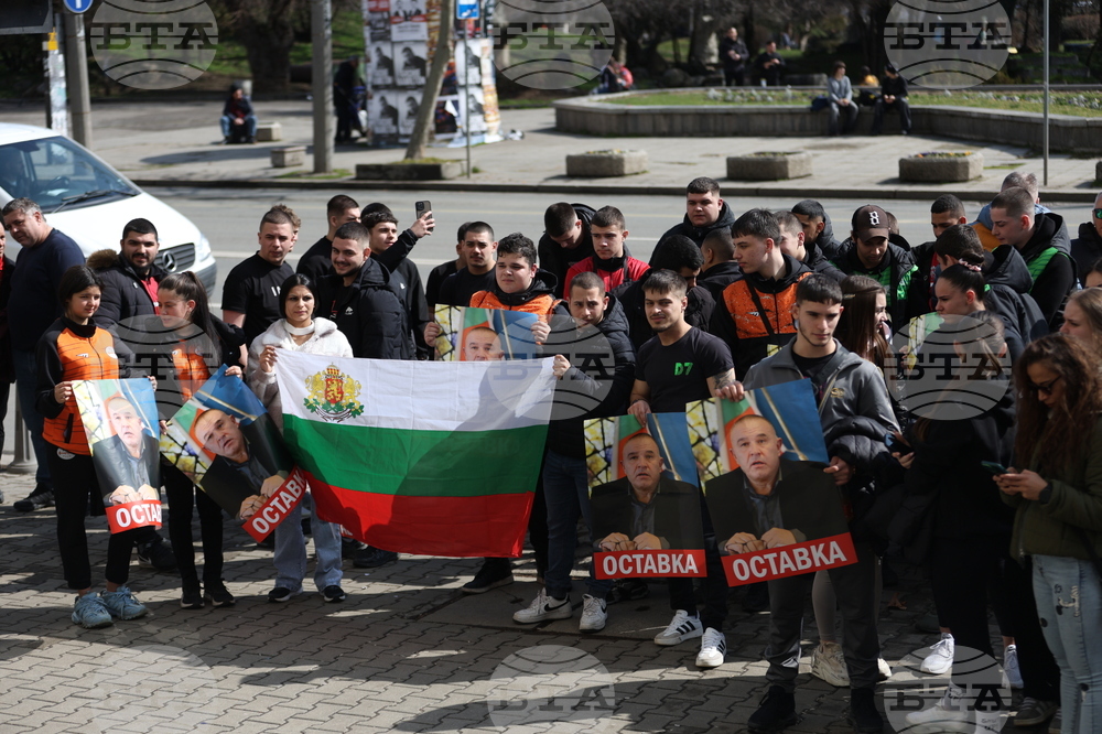 Протест срещу президента на Федерацията по вдигане на тежести Стефан Ботев