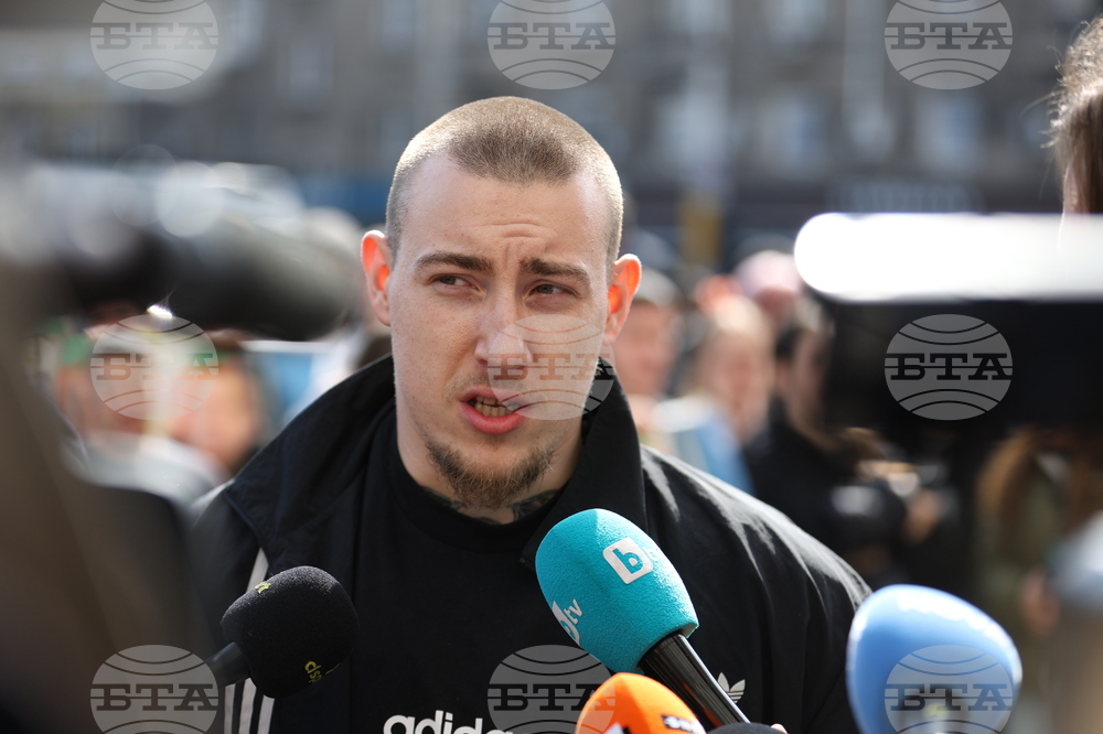 Протест срещу президента на Федерацията по вдигане на тежести Стефан Ботев