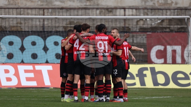 Локомотив София записа класически успех над Септември в отложен мач от Първа лига