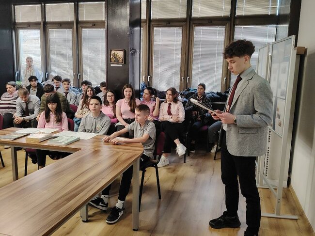 ОА Смолян: Деца и ученици от Смолян изразиха родолюбието си чрез ретроспекция на паметни събития и рисунки