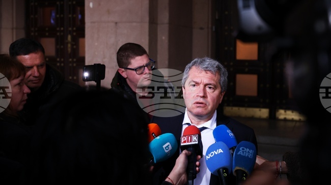 Служебният кабинет не е честен към българските граждани и към парламента, каза Тошко Йорданов след заседанието на Съвета по сигурността