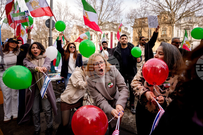 Живеещи в Румъния иранци се събраха на протест пред посолството на Иран в Букурещ с искане за смяна на режима в Техеран