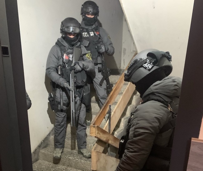 Софийска градска прокуратура привлече шест обвиняеми лица и ги задържа за срок до 72 часа за организирана престъпна група за трафик на хора с цел развратни действия след съвместна акция с ГДБОП