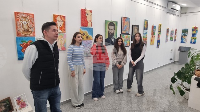 Вдъхновени от Пикасо картини изложиха ученици в Хасково 