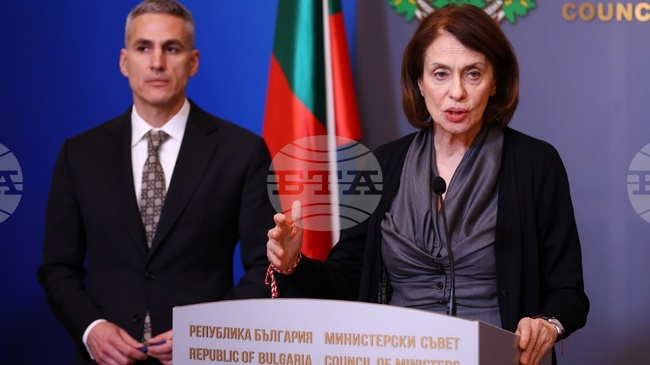 На този етап евакуацията на българските граждани от района на конфликта в Близкия изток тече изключително организирано, каза служебният външен министър