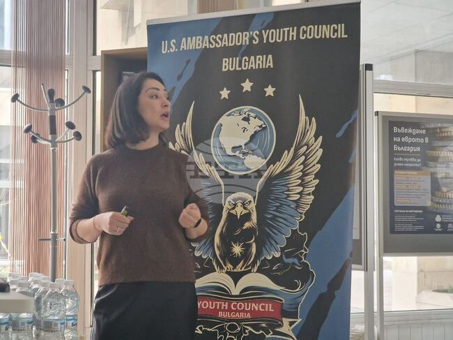 Близо 40 ученици от различни училища посетиха събитието за кариерно развитие "Среща с големия бизнес" в Пловдив