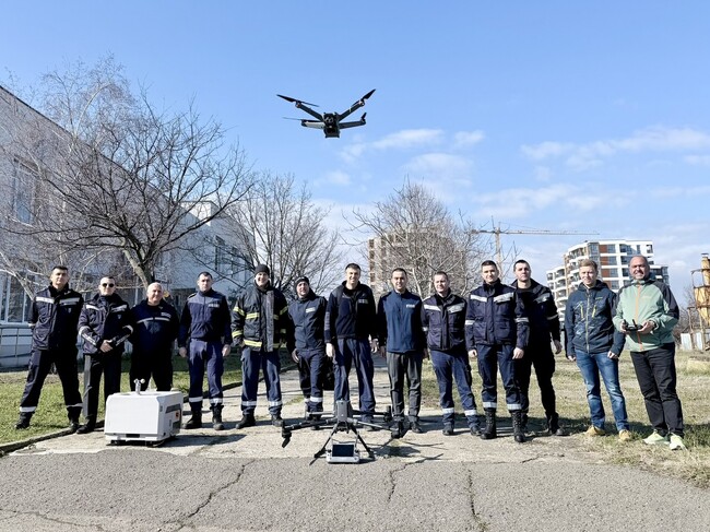 Общински служители и пожарникари в Бургас преминаха обучение за работа с дронове 