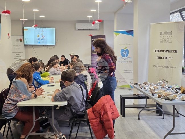 Ученици от Кърджали се запознават с науката геология чрез научнопопулярни работилници