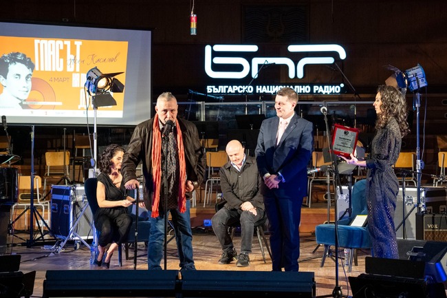 САБ: Христо Мутафчиев връчи специална награда на БНР за принос към българския театър