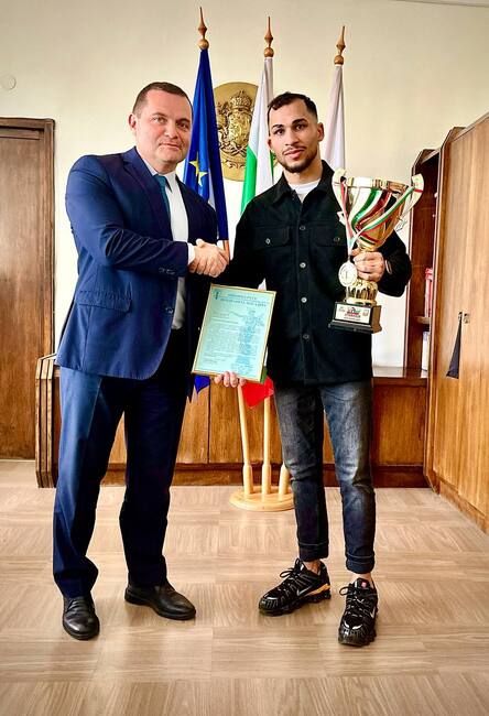 Община Русе: Пенчо Милков награди Радослав Росенов за безпрецедентния му успех на Купа „Странджа“