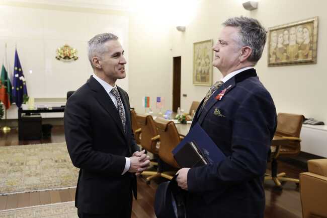 МС: Премиерът Андрей Гюров обсъди с временно изпълняващия длъжността посланик на САЩ Х. Мартин Макдауъл двустранното сътрудничество в редица сфери