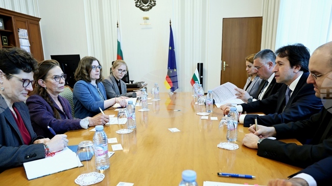 До дни ще бъде подписан договор за доставка на 91 пътнически вагона от "Дойче бан", съобщиха от транспортното министерство 