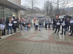 Петрич - Общинска администрация - протест на жители на село Старчево
