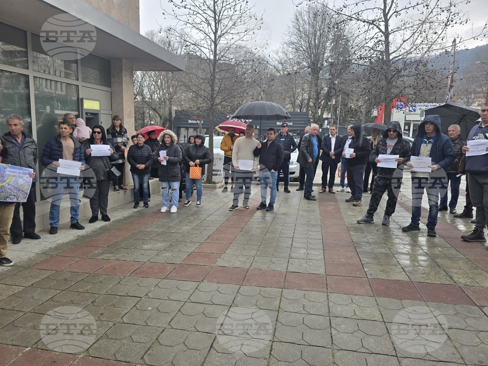 Петрич - Общинска администрация - протест на жители на село Старчево