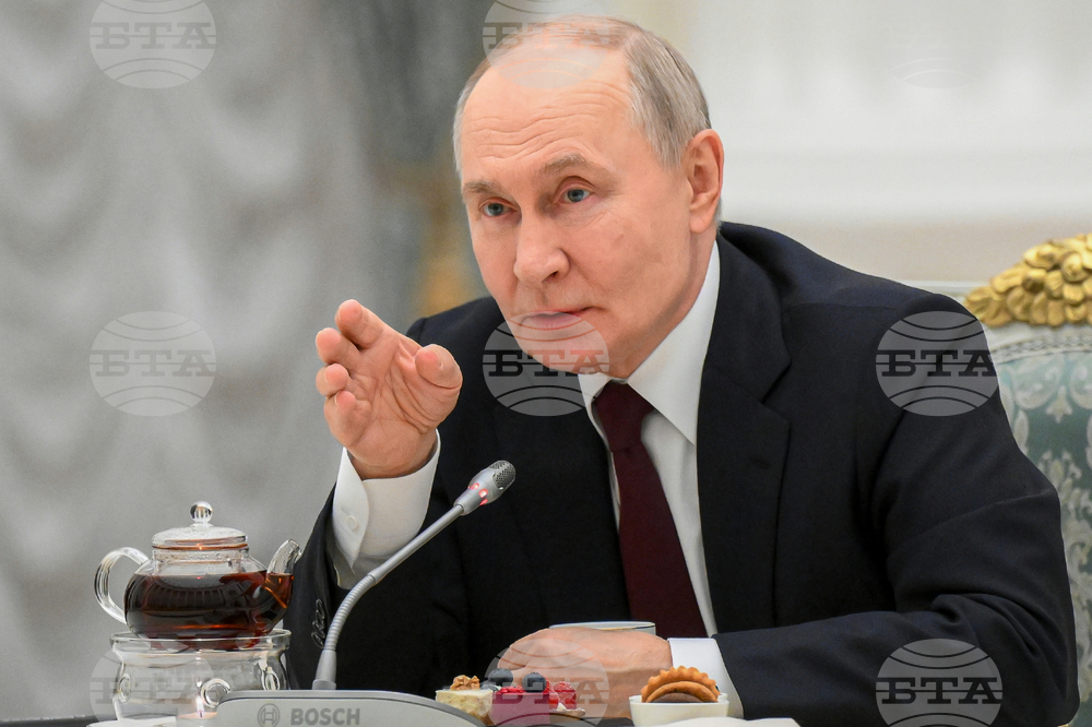 Разпространен от Кремъл видеозапис, на който Путин кашля, привлече вниманието на наблюдателите