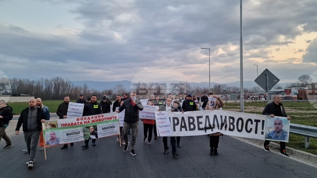 Протестиращи поискаха оставката на директора на полицията в Пловдив и затвориха за 20 минути околовръстния път при кръговото с Пазарджишко шосе