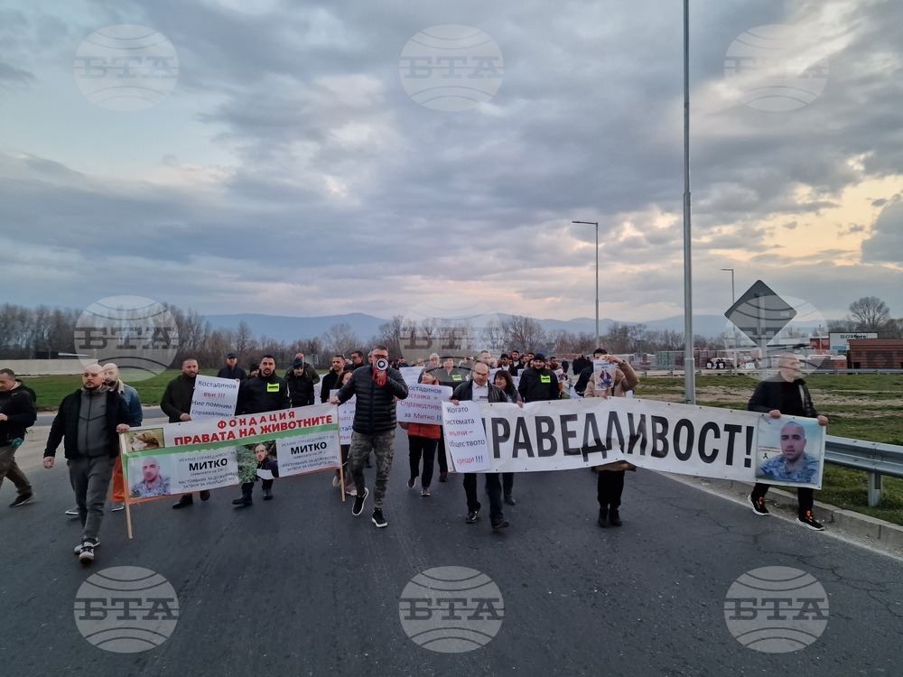 Протестиращи поискаха оставката на директора на полицията в Пловдив и затвориха за 20 минути околовръстния път при кръговото с Пазарджишко шосе