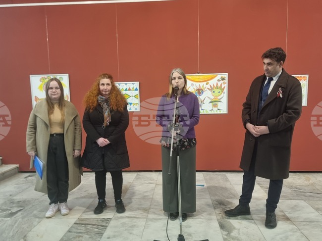 Изложба с детски рисунки на тема „Шевицата“ е представена в плевенската галерия „Илия Бешков“