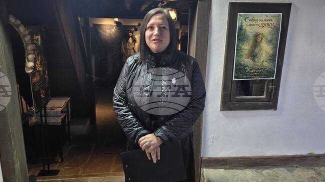 Демоничните женски образи от фолклора представя в изложба Калояна Донева, уредник на Етнографската къща в Добрич