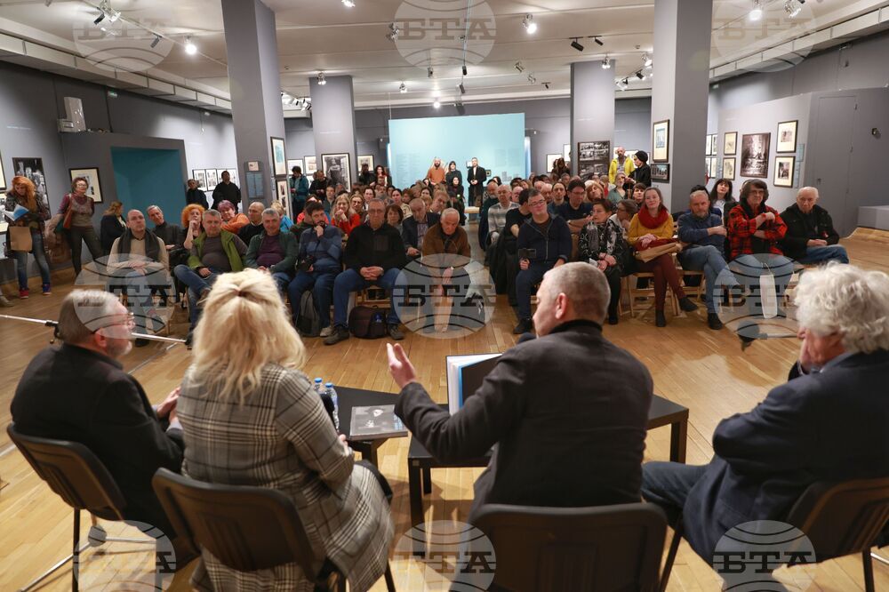 Софийска градска художествена галерия - Книжно издание „Повече от една снимка. История на българската фотография ХХ век“