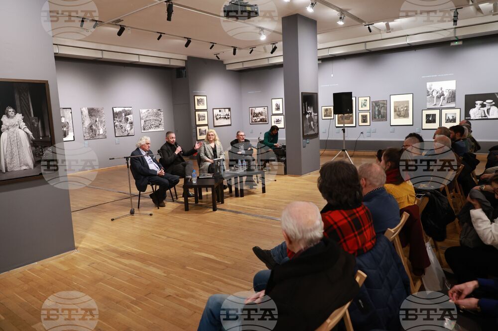 Софийска градска художествена галерия - Книжно издание „Повече от една снимка. История на българската фотография ХХ век“