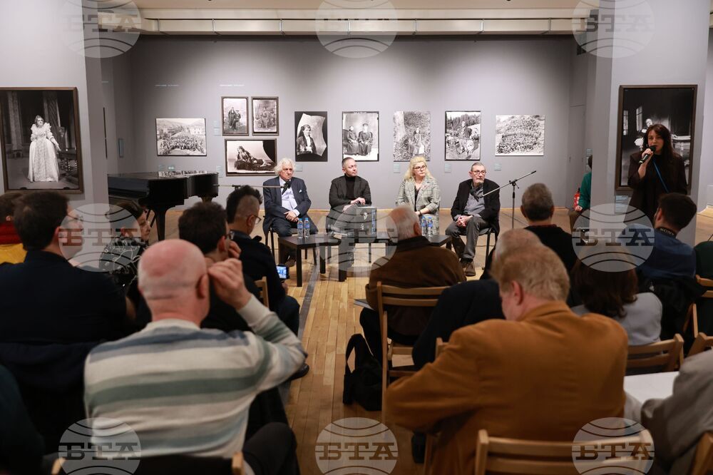 Софийска градска художествена галерия - Книжно издание „Повече от една снимка. История на българската фотография ХХ век“