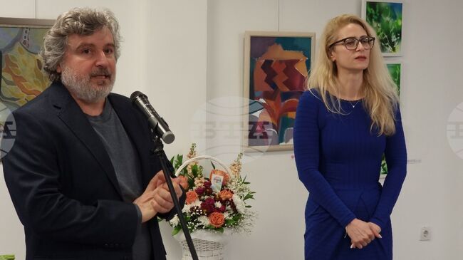 В Ямбол бе открита изложба „Тя" с произведения на жени творци от града и региона